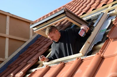 Pose de fenêtres de toit Velux à Montrottier